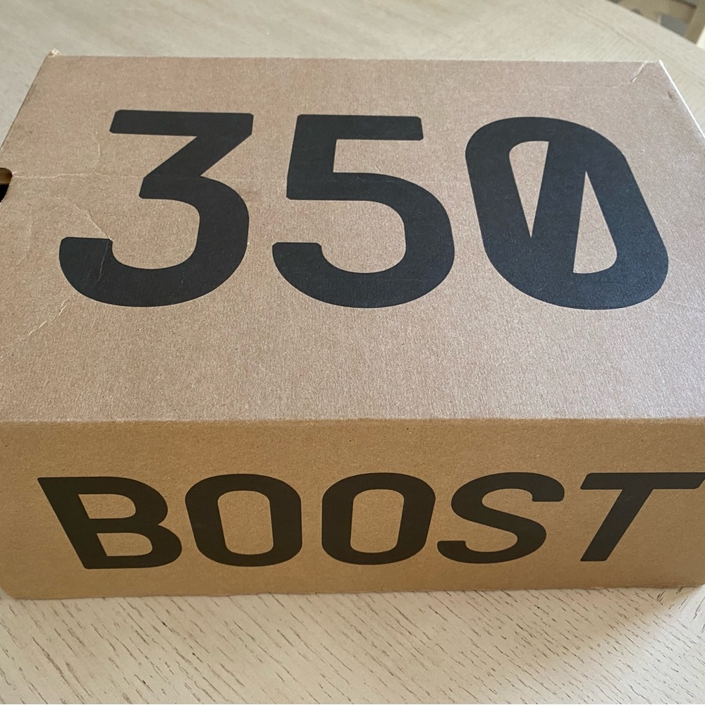 Size 9 mens Yeezy Boost 350 V2 Israfi great condition worn about 6 times